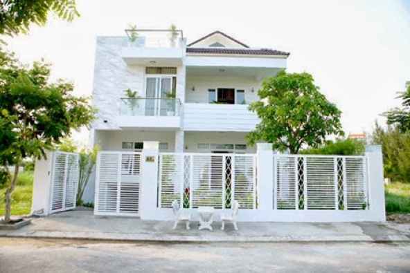 Sắc trắng tinh khôi đặc biệt khiến cho ngôi nhà của bạn luôn trông sáng sủa và sang trọng hơn hết thảy.